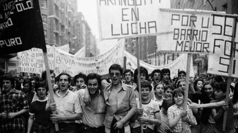 Fotografía del libro 'La calle es nuestra: la transición en el País Vasco (1973-1982)'